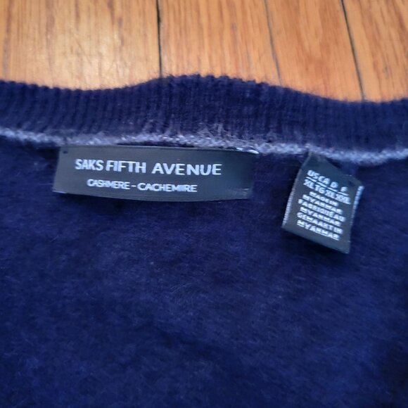 Saks Fifth‎ Avenue Cashmere V Neck Sweater XL Navy Blue Soft Warm - Picture 2 of 6